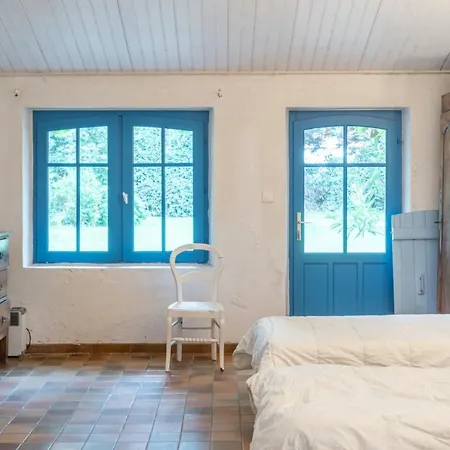 Holiday home Les Joublanchas : Maison Familiale Et Campagne Pour 16 *