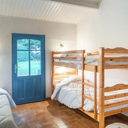 Les Joublanchas : Maison Familiale Et Campagne Pour 16 Nyaraló