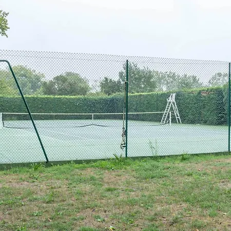 Les Joublanchas : Maison Familiale Et Campagne Pour 16 *
