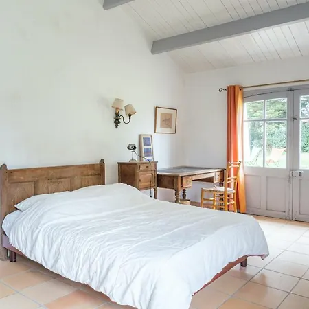 Les Joublanchas : Maison Familiale Et Campagne Pour 16 Nyaraló