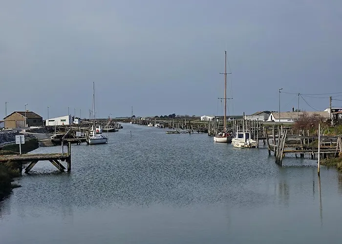 Hébergement de vacances Les Joublanchas : Maison Familiale Et Campagne Pour 16