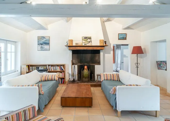 Les Joublanchas : Maison Familiale Et Campagne Pour 16